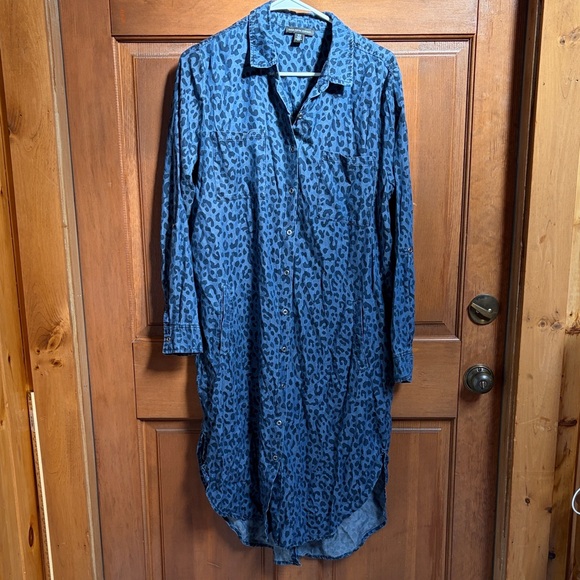 Saks Fifth Avenue Dresses & Skirts - Saks Fifth Avenue Blue Leopard Print Button-Up Shirt Dress Size Medium